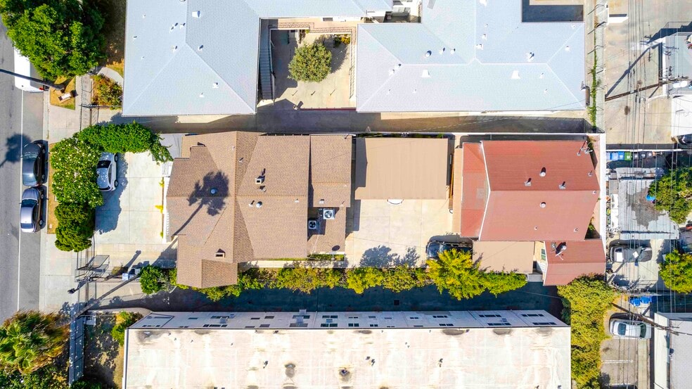 1610 N Hobart Blvd, Los Angeles, CA à vendre - Photo du bâtiment - Image 3 de 72