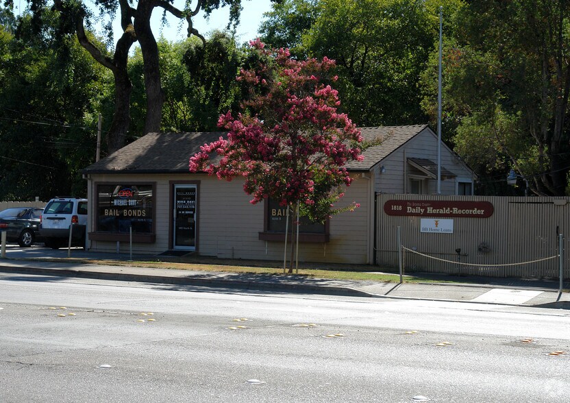 1852 4th St, Santa Rosa, CA à vendre - Photo du bâtiment - Image 2 de 2