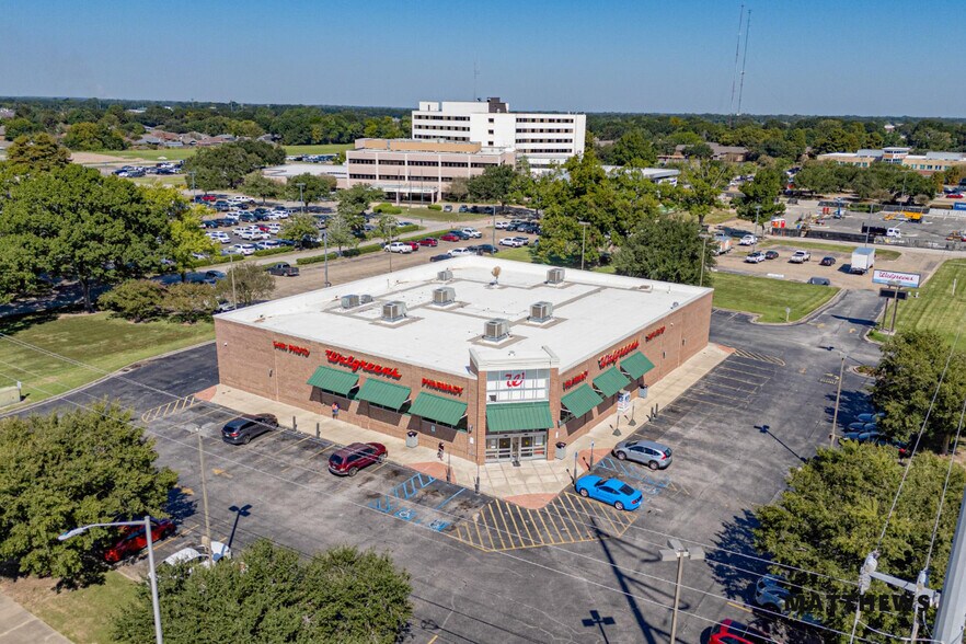 2822 Ambassador Caffery Pky, Lafayette, LA à vendre - Photo du bâtiment - Image 2 de 3