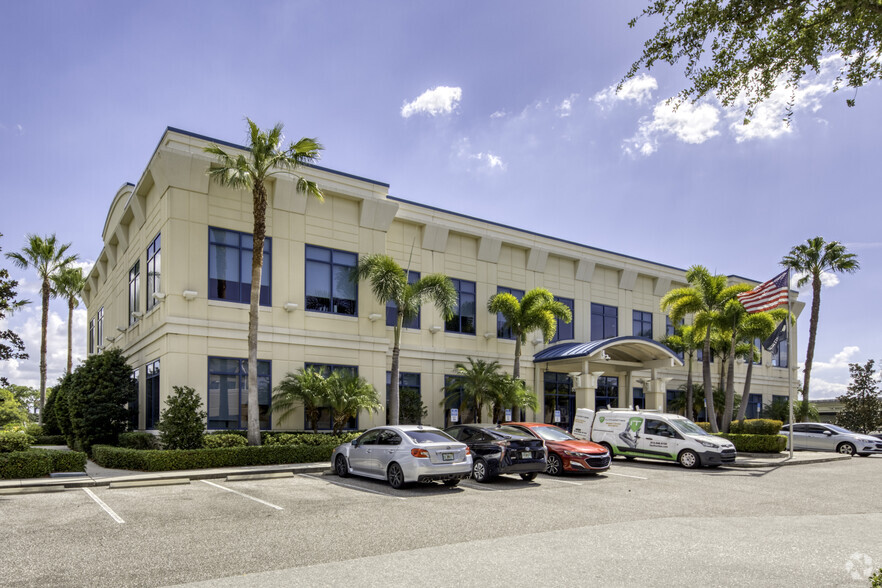 5540 W Executive Dr, Tampa, FL for lease - Building Photo - Image 1 of 16