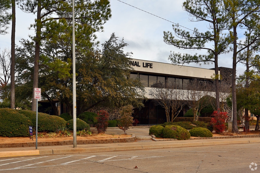 711 SW D Ave, Lawton, OK for sale - Building Photo - Image 2 of 18