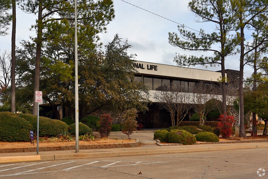 711 SW D Ave, Lawton, OK à vendre - Photo du bâtiment - Image 2 de 18