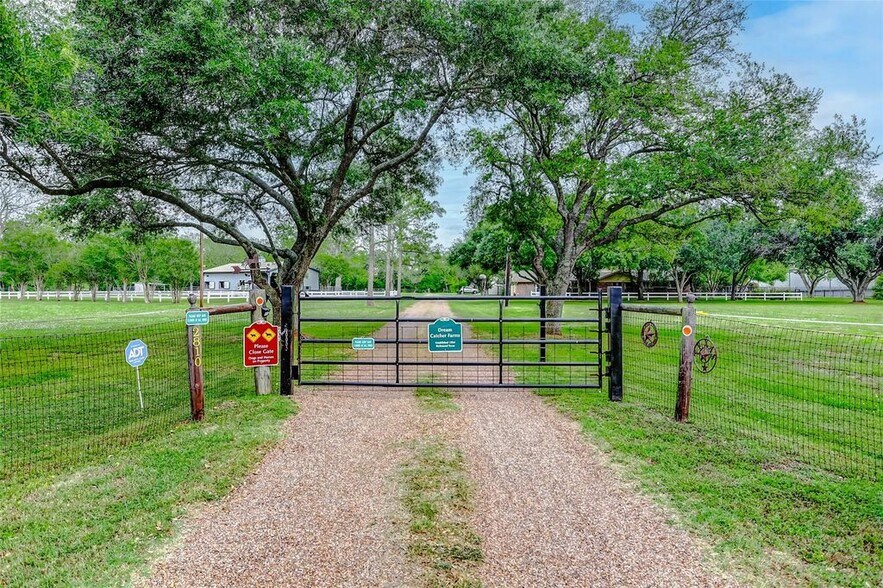2810 Precinct Line Rd, Richmond, TX à vendre - Photo du bâtiment - Image 2 de 45