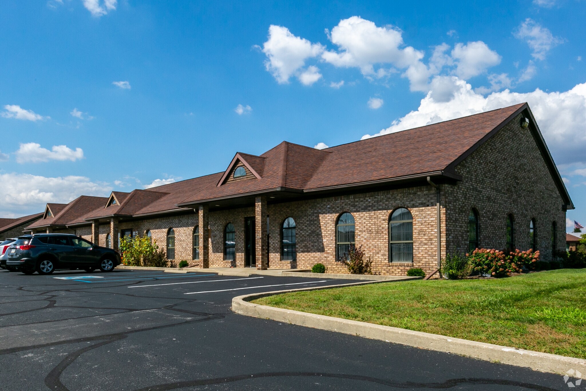 3621 N Everbrook Ln, Muncie, IN for lease Primary Photo- Image 1 of 6