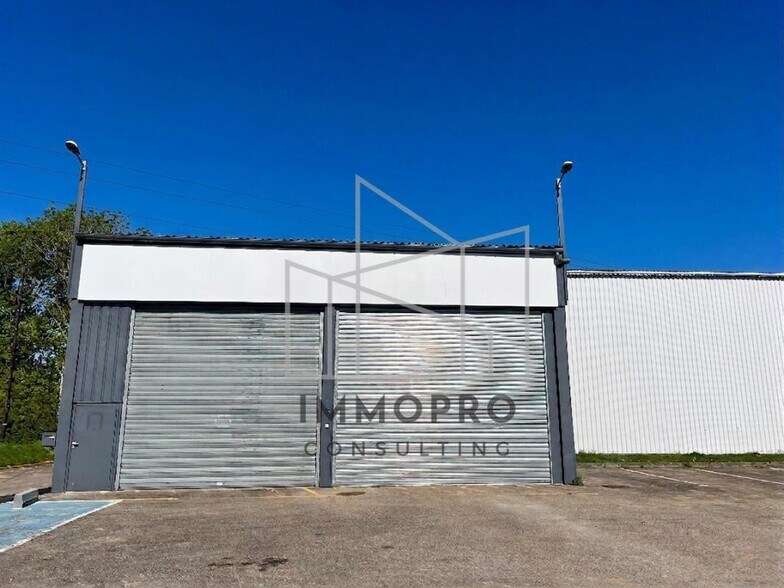 Flex in La Saussaye for sale - Building Photo - Image 2 of 7