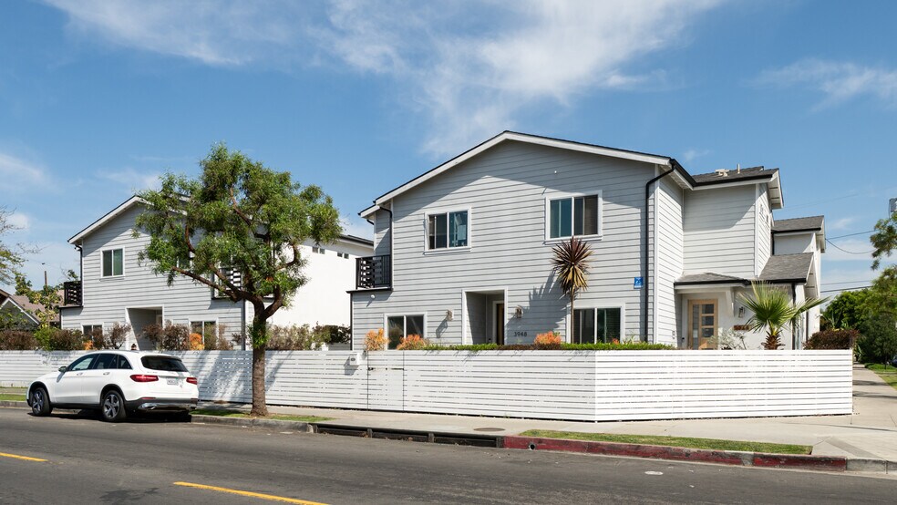 3944 S Budlong Ave, Los Angeles, CA à vendre - Photo du bâtiment - Image 2 de 53
