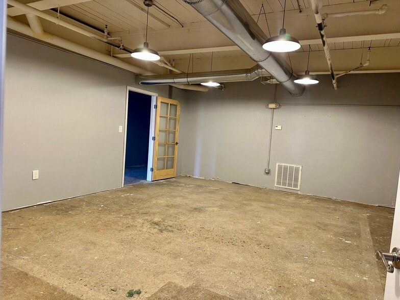 614 Lynn St, Danville, VA for lease - Interior Photo - Image 3 of 9