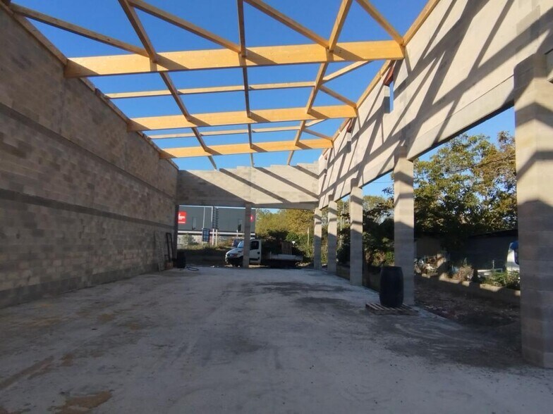 Flex dans Fenouillet à louer - Photo du bâtiment - Image 2 de 5
