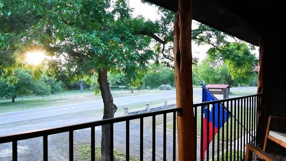 6641 Ranch 1120 Rd, Rio Frio, TX à vendre - Vidéo sur l’inscription commerciale - Image 3 de 36