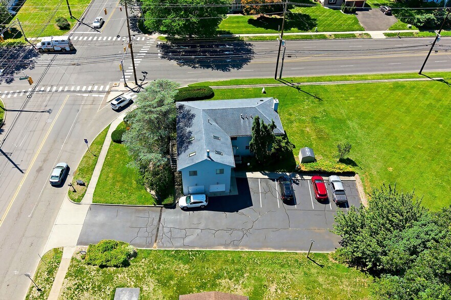 801 Hughes Dr, Hamilton, NJ à vendre - Photo du bâtiment - Image 3 de 42