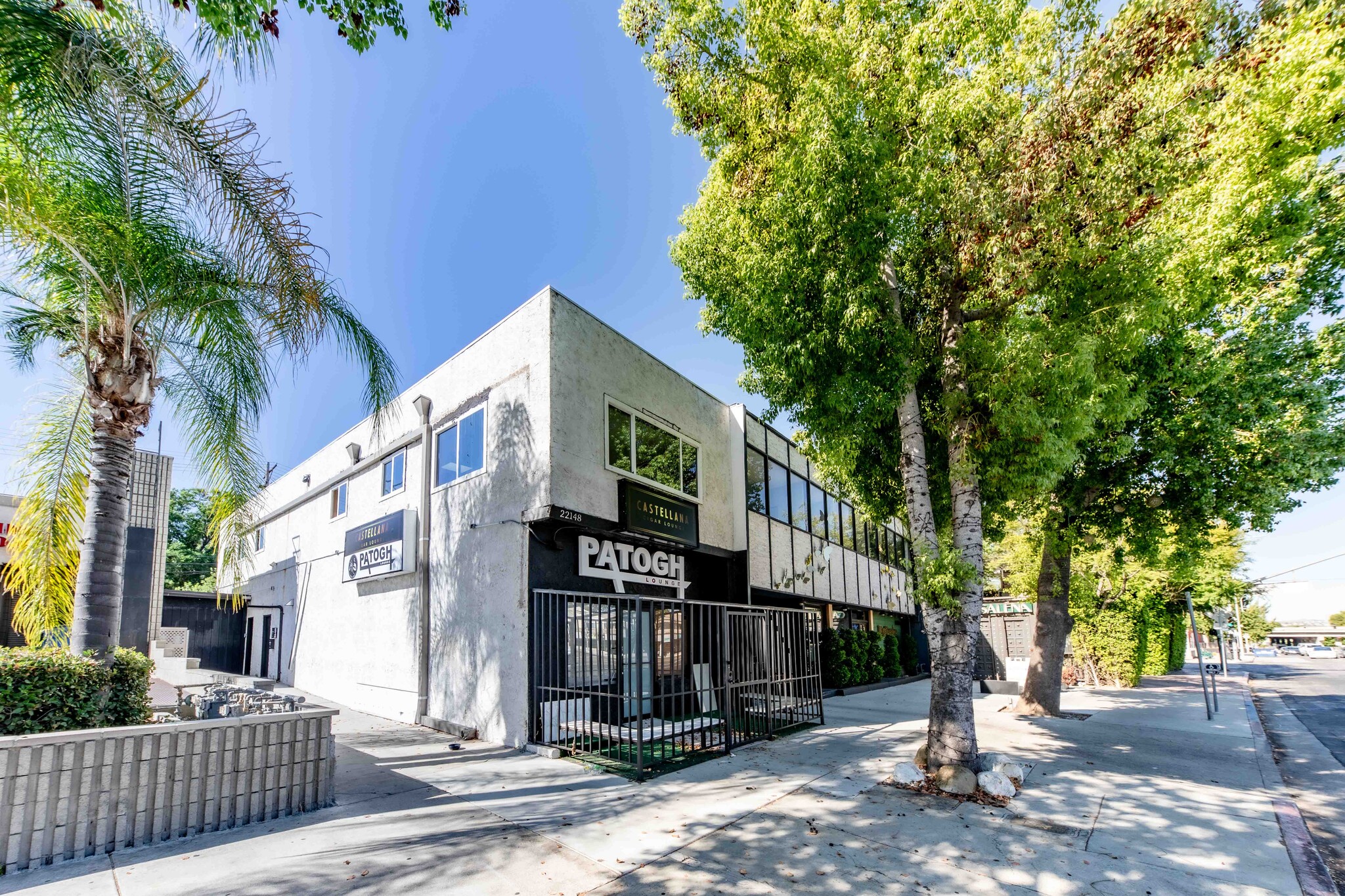 22148 Ventura Blvd, Woodland Hills, CA for sale Building Photo- Image 1 of 16