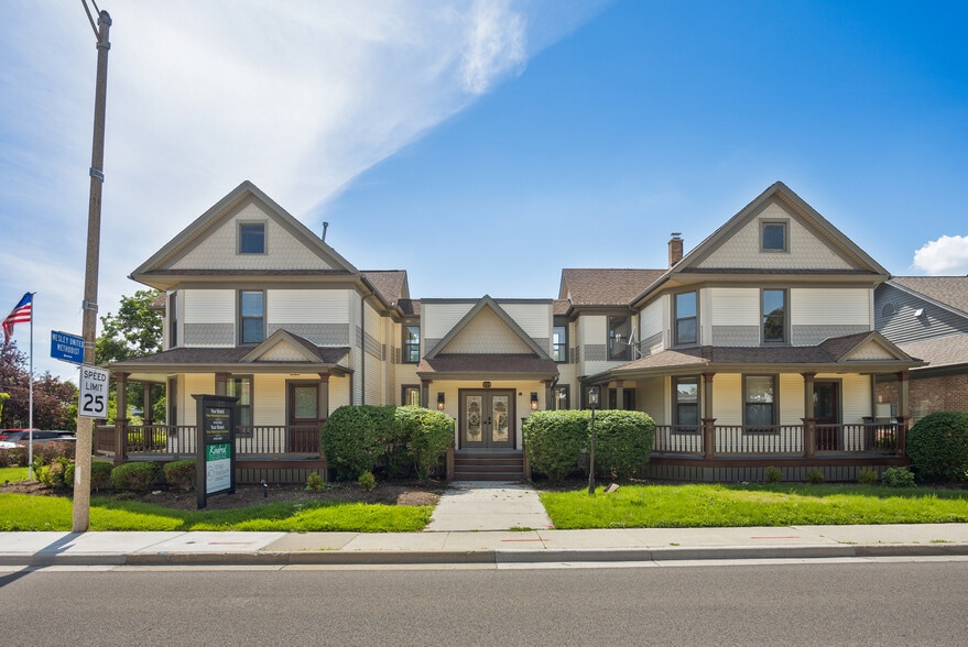 121 N Washington St, Naperville, IL for lease - Building Photo - Image 1 of 28