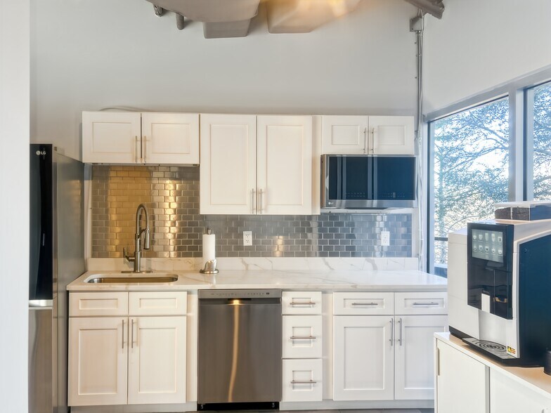 2300 Marsh Point Rd, Neptune Beach, FL à louer - Photo intérieure - Image 2 de 14