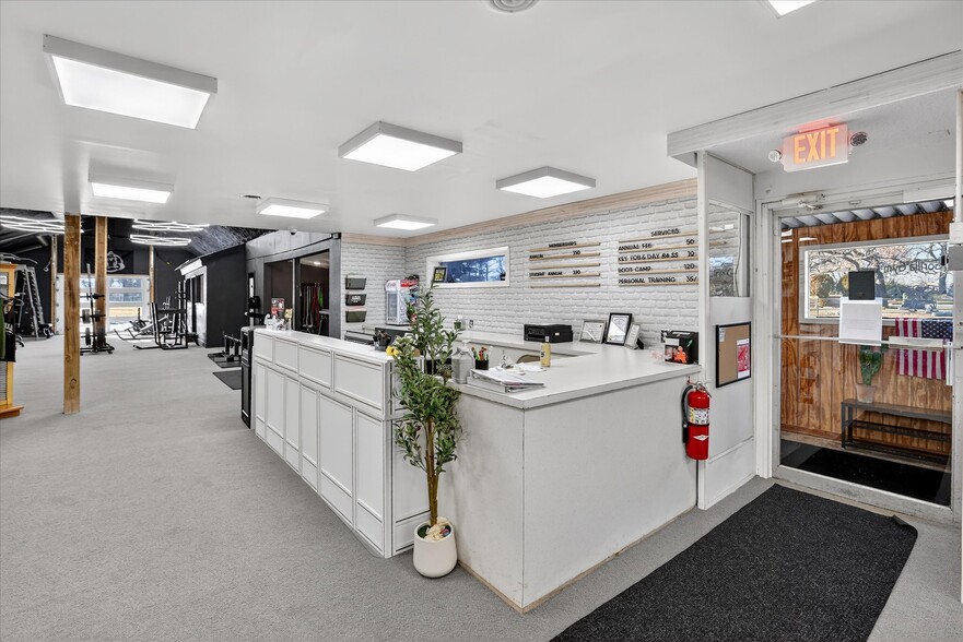 102 Ausable State Rd, Bay City, MI à vendre - Photo du bâtiment - Image 3 de 46