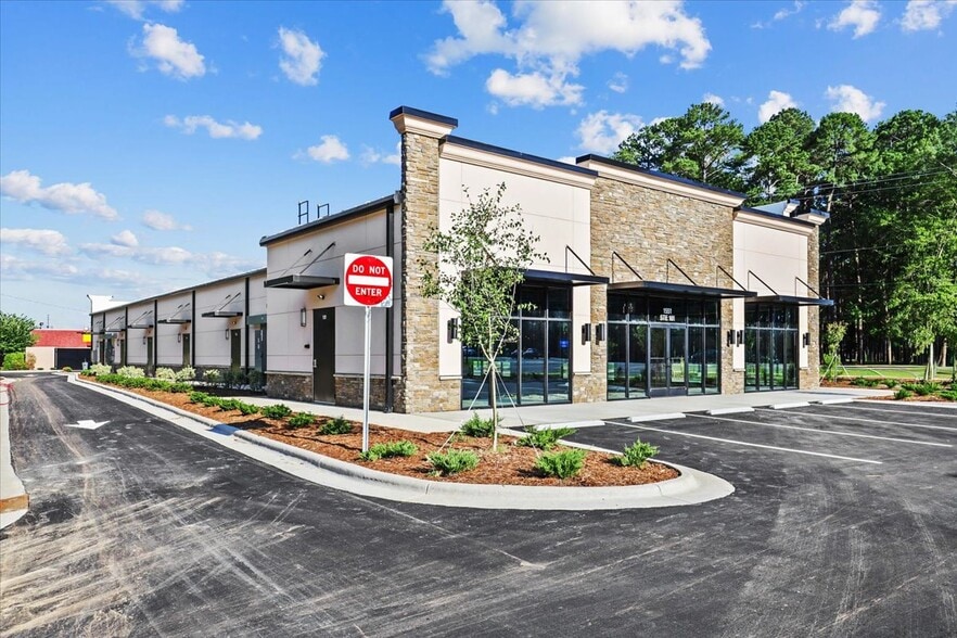 1551 E Market St, Smithfield, NC for lease - Building Photo - Image 3 of 4