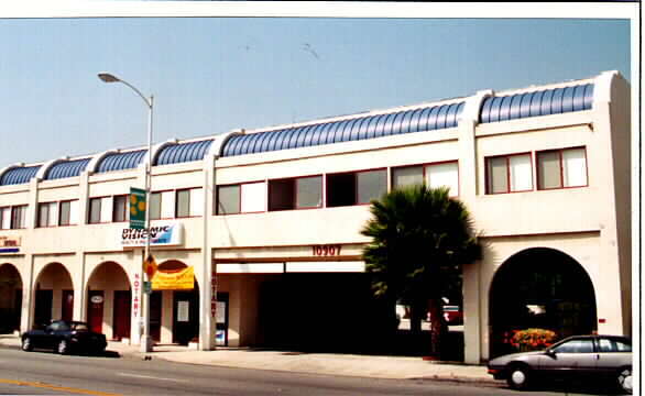 10907 Downey Ave, Downey, CA à louer - Photo du bâtiment - Image 3 de 4