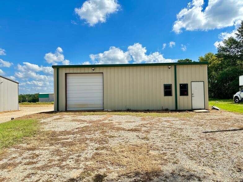 11412 County 490 rd, Tyler, TX à louer - Photo du bâtiment - Image 2 de 8