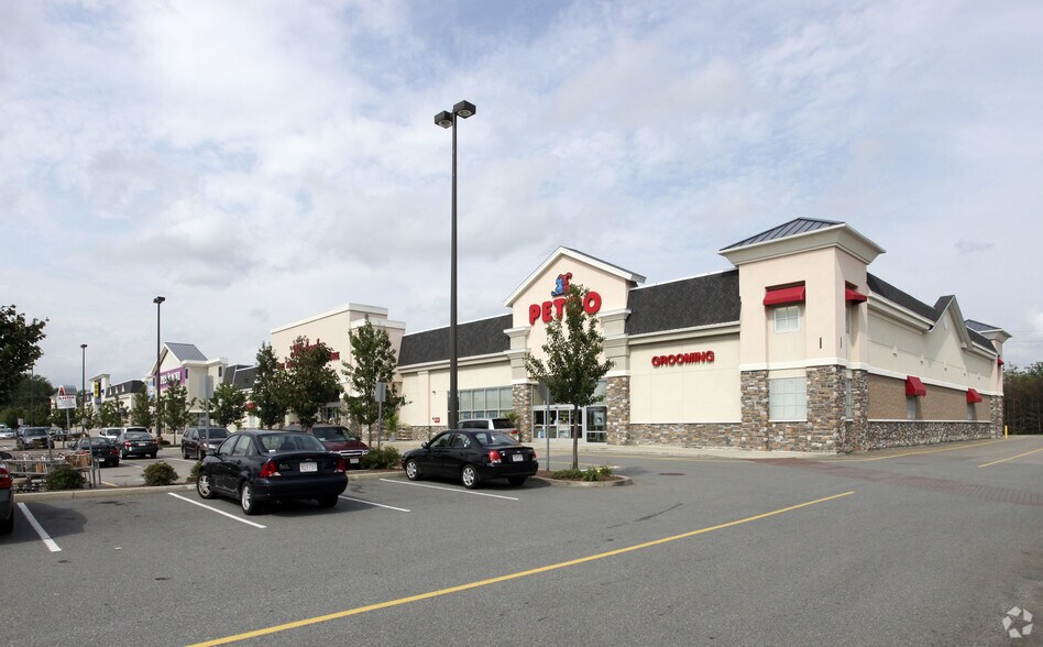 280 School St, Mansfield, MA à louer - Photo du bâtiment - Image 3 de 10