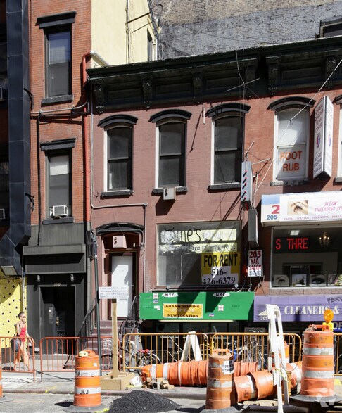 203 E 26th St, New York, NY à louer - Photo du bâtiment - Image 3 de 12