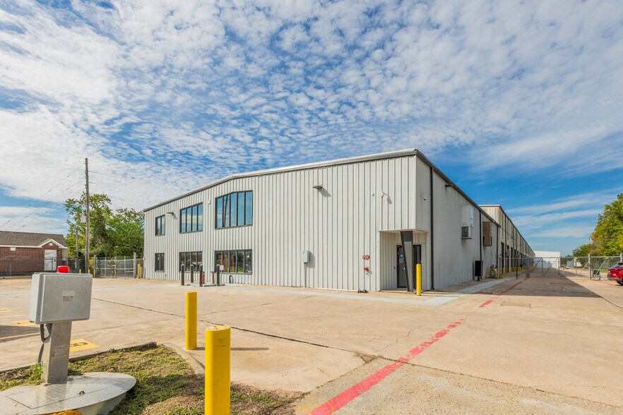 6510 Bourgeois Rd, Houston, TX à louer - Photo du bâtiment - Image 3 de 15