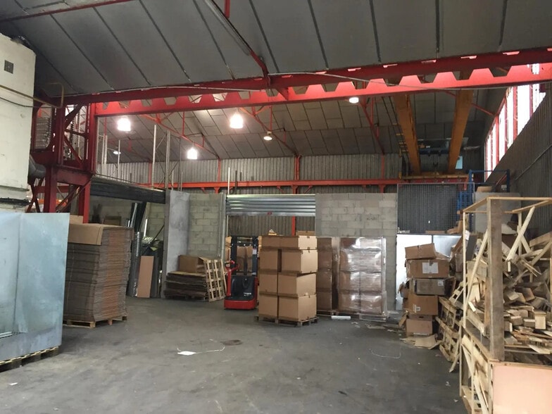 99 Rue Colmet Lépinay, Montreuil for lease - Interior Photo - Image 2 of 7