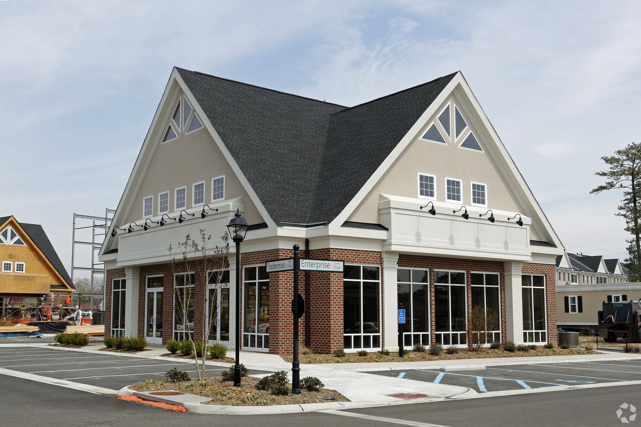  dans Yorktown, VA à vendre Photo principale- Image 1 de 1