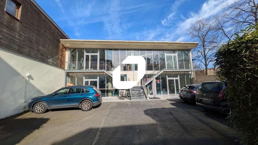 Bureau dans Ivry-sur-Seine à louer - Photo du bâtiment - Image 2 de 13