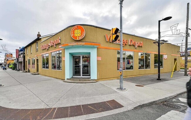 Plus de détails pour 2777 Danforth Ave, Toronto, ON - Commerce de détail à vendre