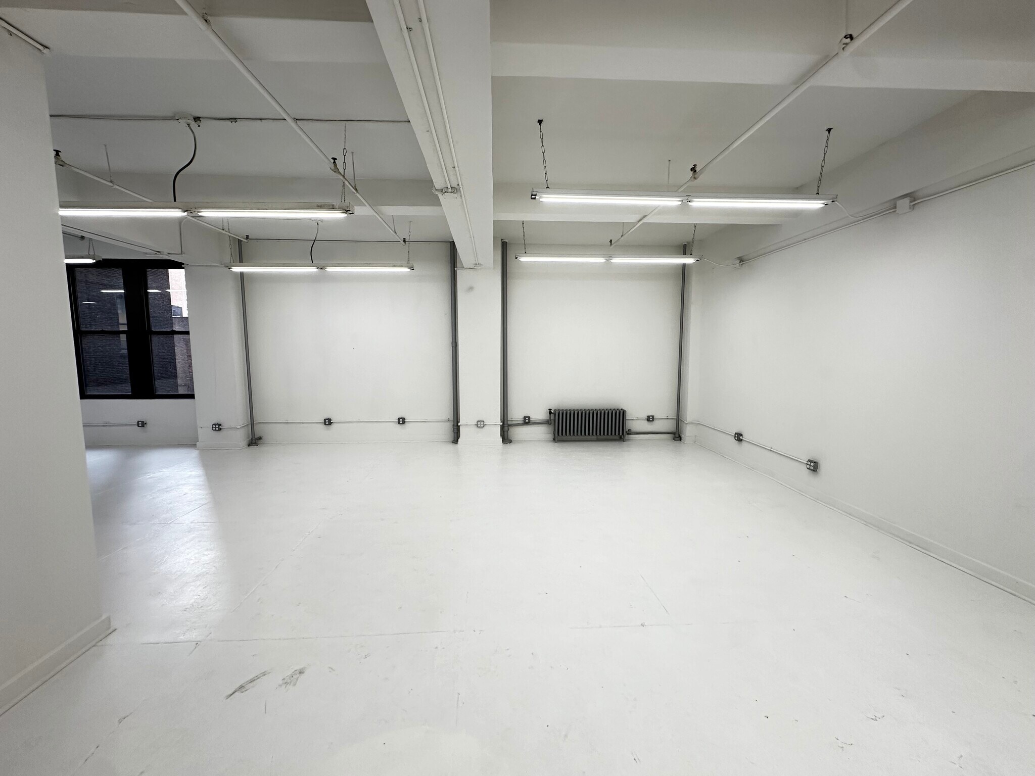 325 W 38th St, New York, NY for lease Building Photo- Image 1 of 6
