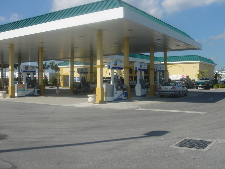 19 Gas Station  Portfolio For Sale portefeuille de 19 propriétés à vendre sur LoopNet.ca - Photo principale - Image 3 de 13