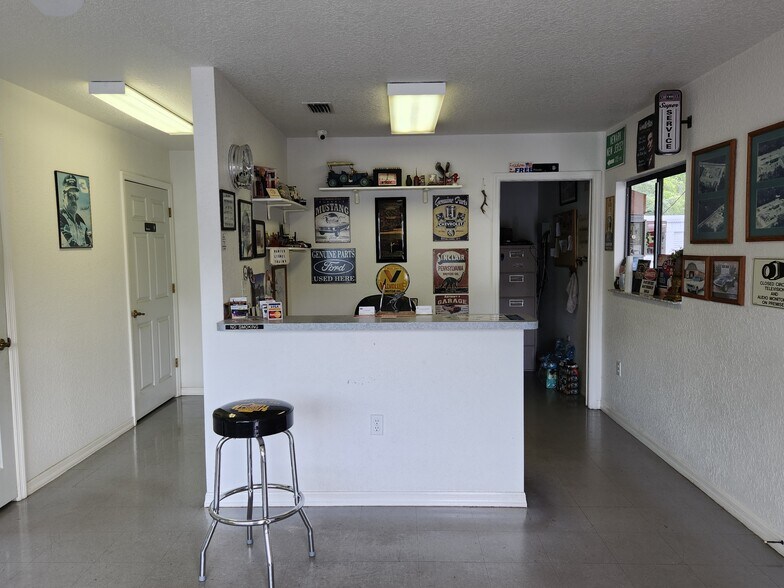 8415 Cortez Blvd, Weeki Wachee, FL à vendre - Photo du bâtiment - Image 2 de 12