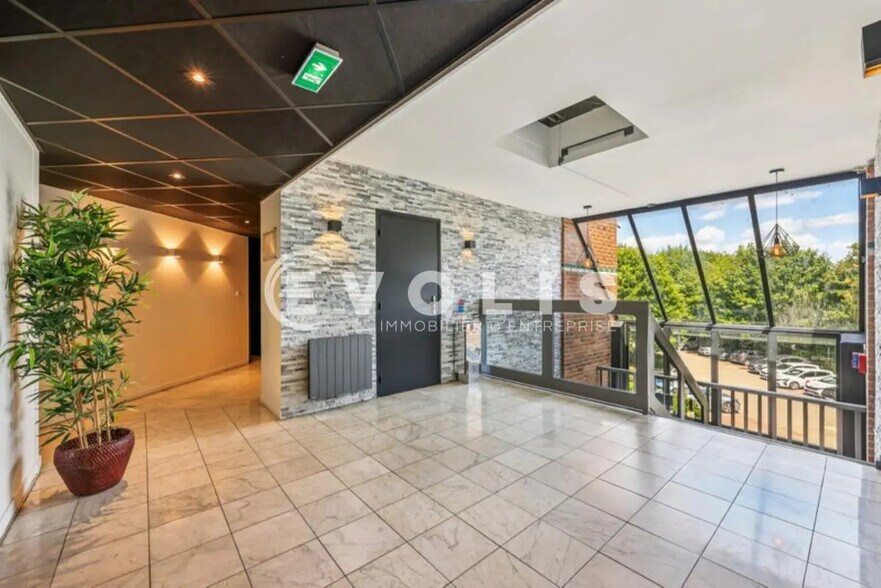 Office in Lognes for lease - Lobby - Image 3 of 12