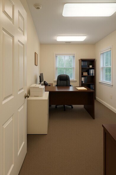 186 W Main St, Smithtown, NY à louer - Photo du bâtiment - Image 3 de 9