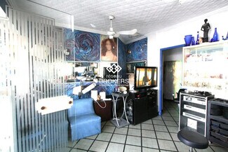 Plus de détails pour Multi-résidentiel à vendre