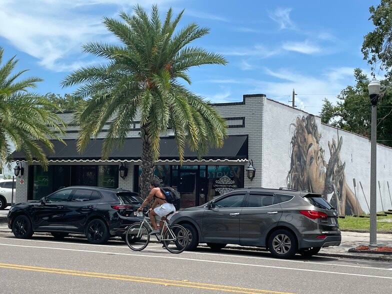 553 9th St N, Saint Petersburg, FL for lease - Primary Photo - Image 1 of 9