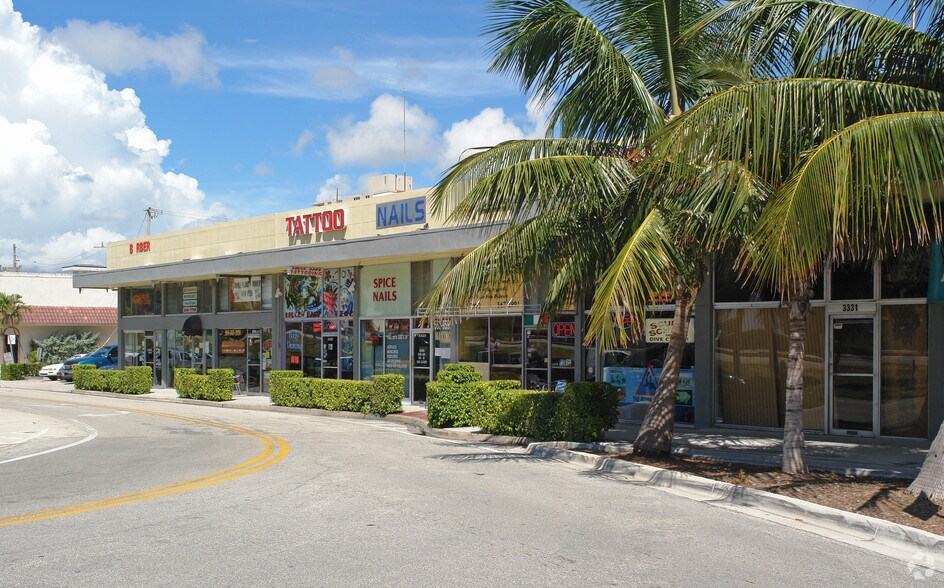 3315-3337 E Oakland Park Blvd, Fort Lauderdale, FL à louer - Photo du bâtiment - Image 2 de 5