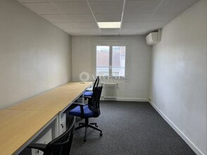 Office in Lyon for lease Interior Photo- Image 2 of 6