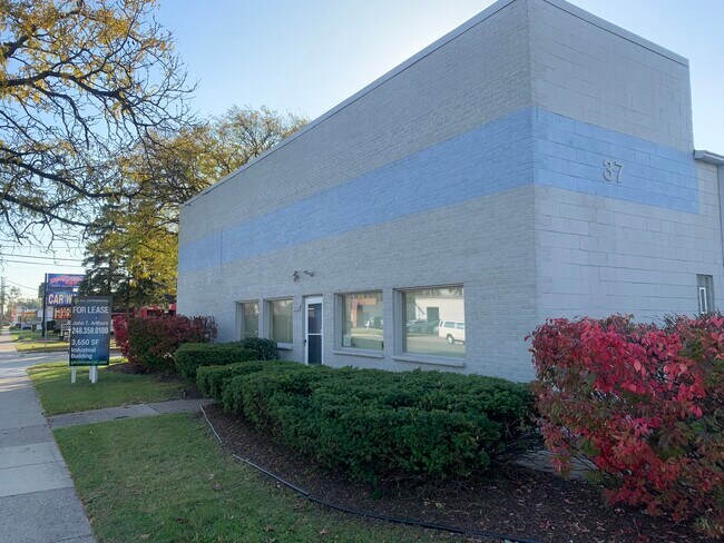 Plus de détails pour 3720 E Ten Mile Rd, Warren, MI - Industriel à louer