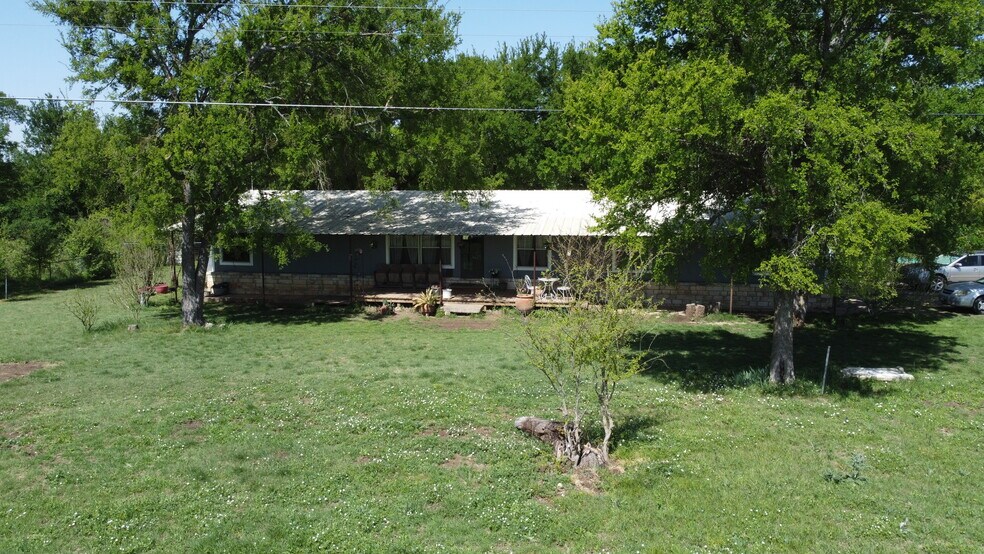 240 County Road 344, Jarrell, TX à vendre - Photo du bâtiment - Image 2 de 11