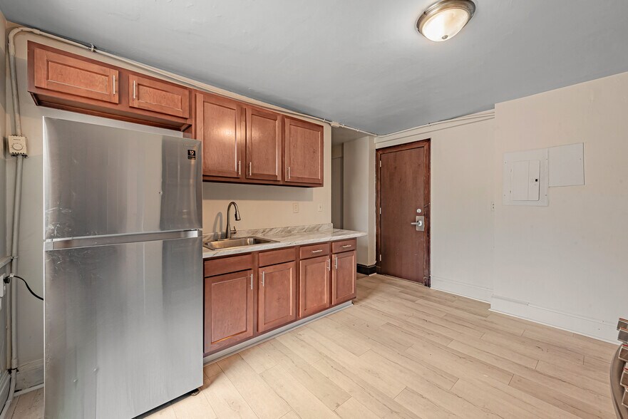 106 Herman Ave, Wilmerding, PA à louer - Photo intérieure - Image 3 de 24