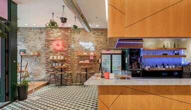 417 Rue Notre-Dame O, Montréal, QC for lease Interior Photo- Image 2 of 6