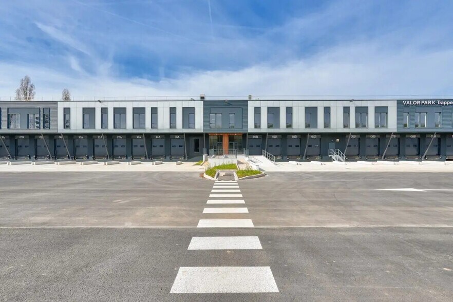 10 Avenue Des Frères Lumière, Trappes à louer - Photo du bâtiment - Image 2 de 9