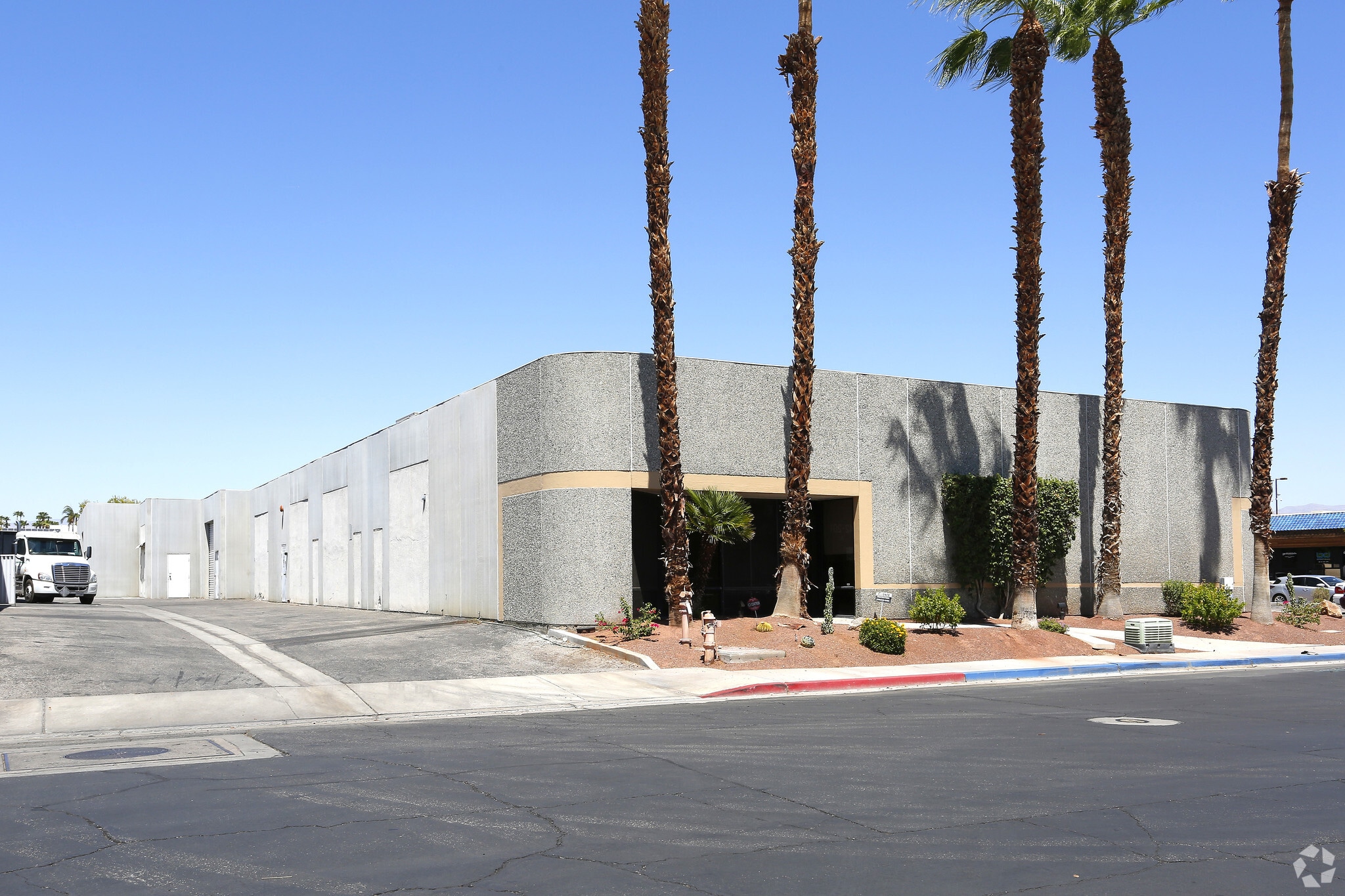 42201 Beacon Hl, Palm Desert, CA for lease Building Photo- Image 1 of 2
