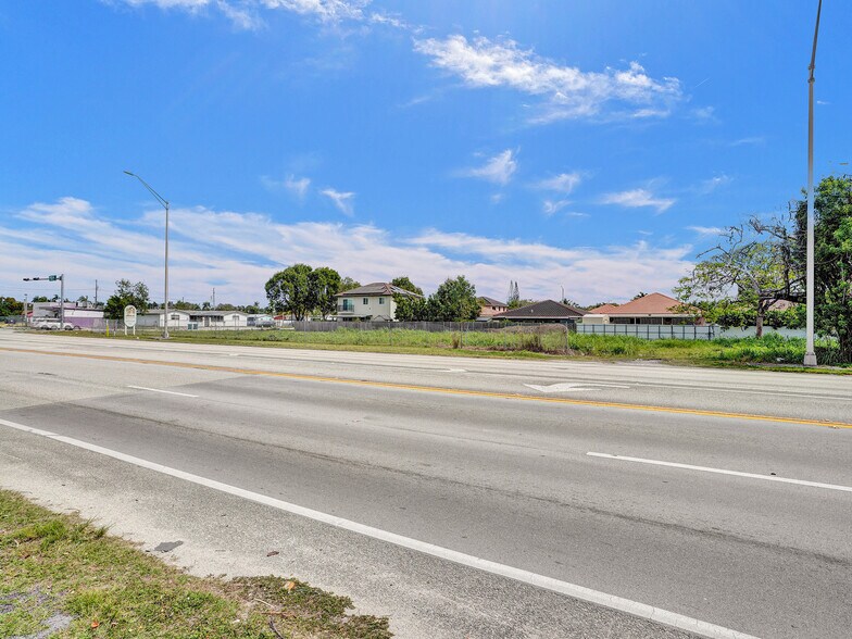 22401 SW 112th Ave, Miami, FL à louer - Photo du bâtiment - Image 3 de 30
