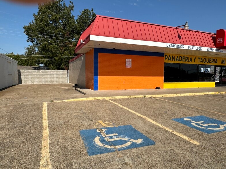 1821 Crestridge Dr, Mesquite, TX for sale - Building Photo - Image 2 of 18