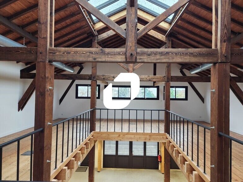 Office in Bordeaux for sale - Interior Photo - Image 2 of 9