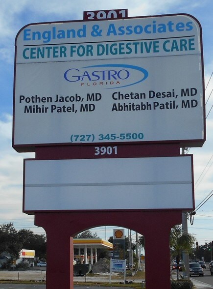 3901 66th St N, Saint Petersburg, FL à louer - Photo du bâtiment - Image 3 de 7