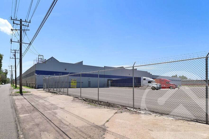 4815 Cabot St, Detroit, MI for lease - Building Photo - Image 1 of 2