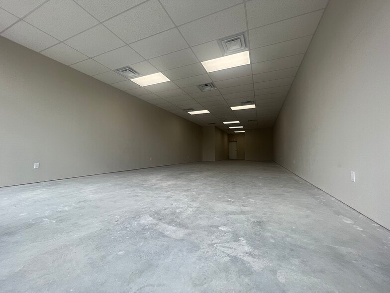 3519 E Central Ave, Wichita, KS for lease - Building Photo - Image 2 of 8