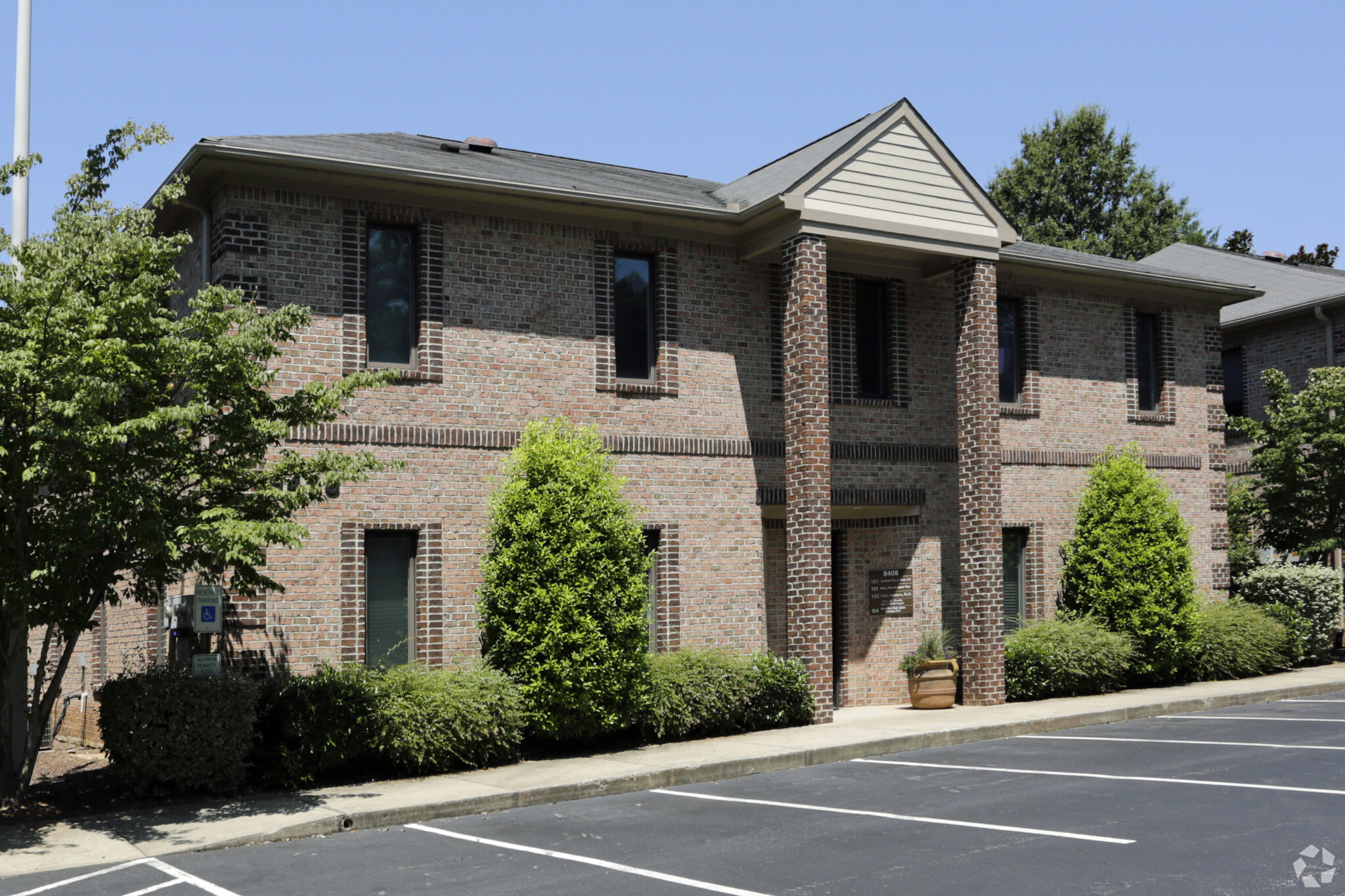 8408 Six Forks Rd, Raleigh, NC à vendre Photo du bâtiment- Image 1 de 1